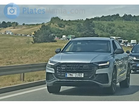 7M6 2392, Audi Q8