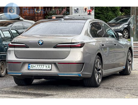 AH 7777 YA, BMW i7