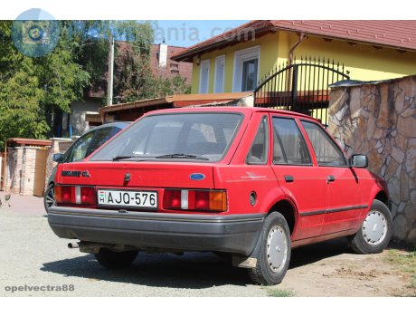 AJQ-576, Ford Escort