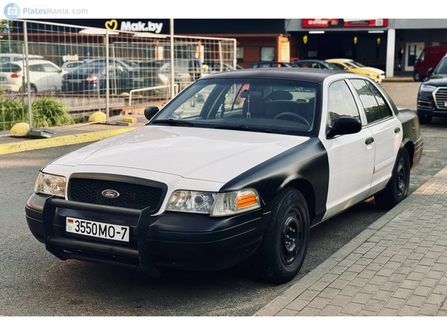 3550 MO-7, Ford Crown Victoria 2nd gen (EN114), 1997–2012