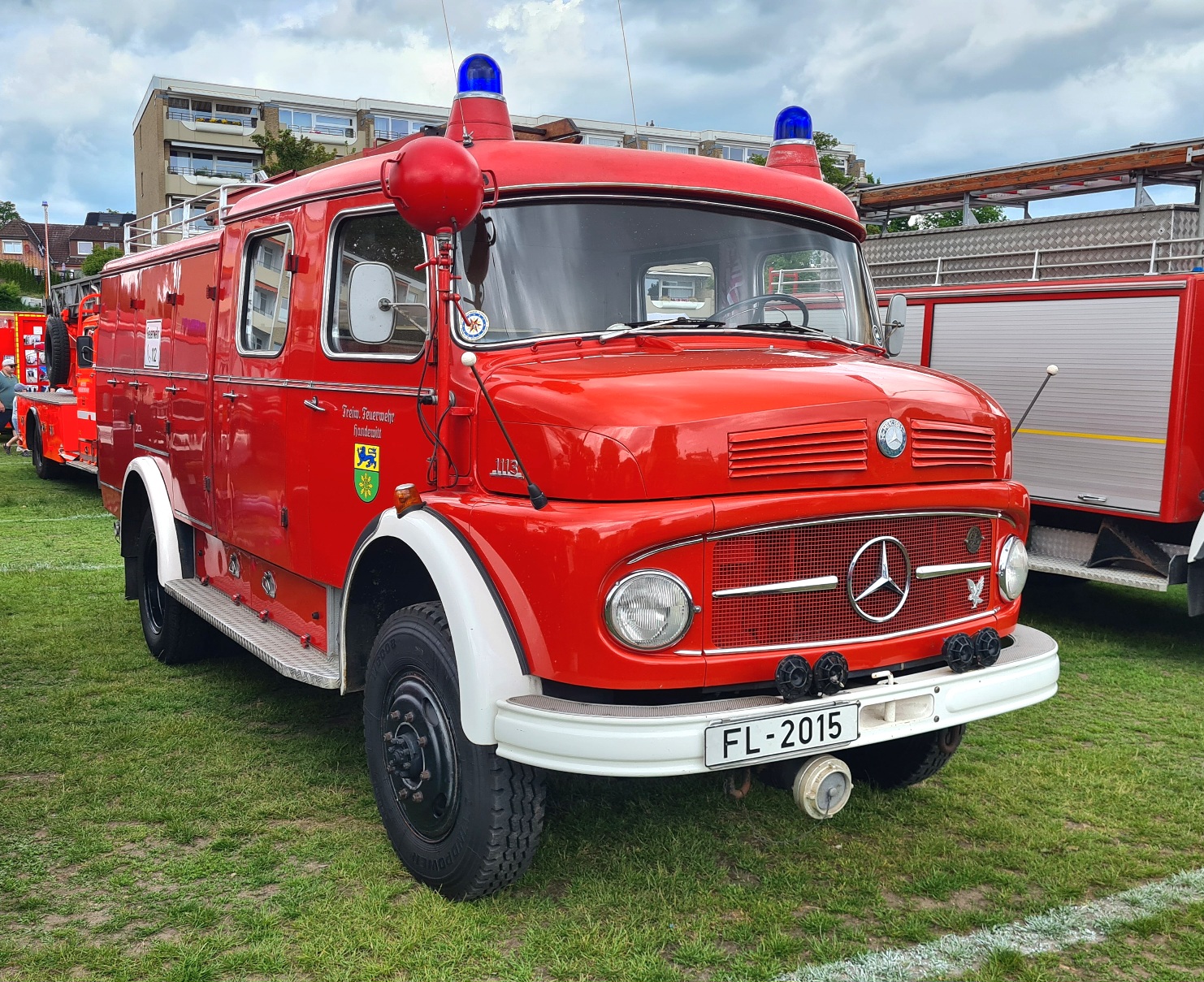 FL 2015, Mercedes-Benz L/LA-Series Trucks 