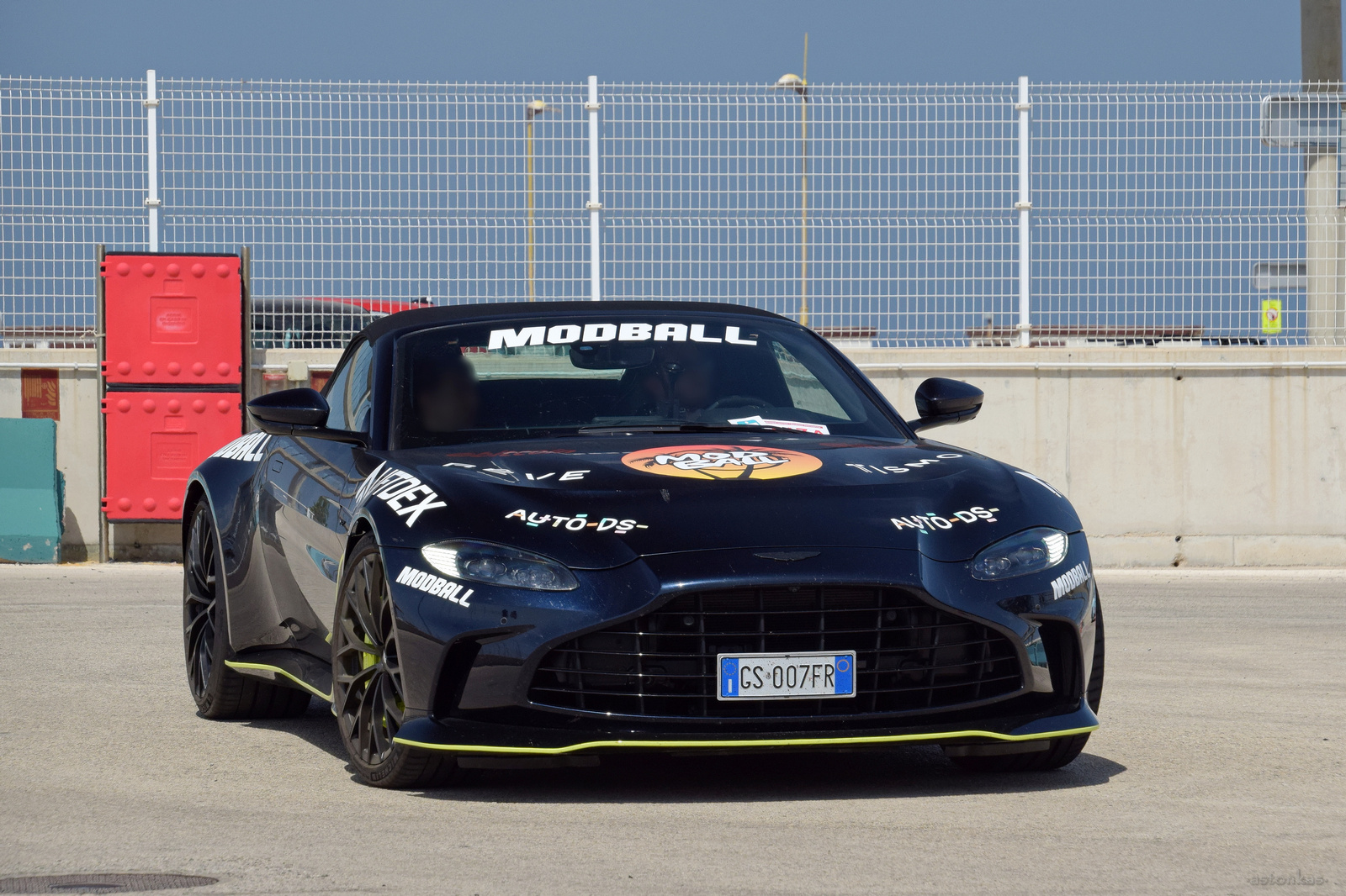 GS 007 FR, Aston Martin V12 Vantage 