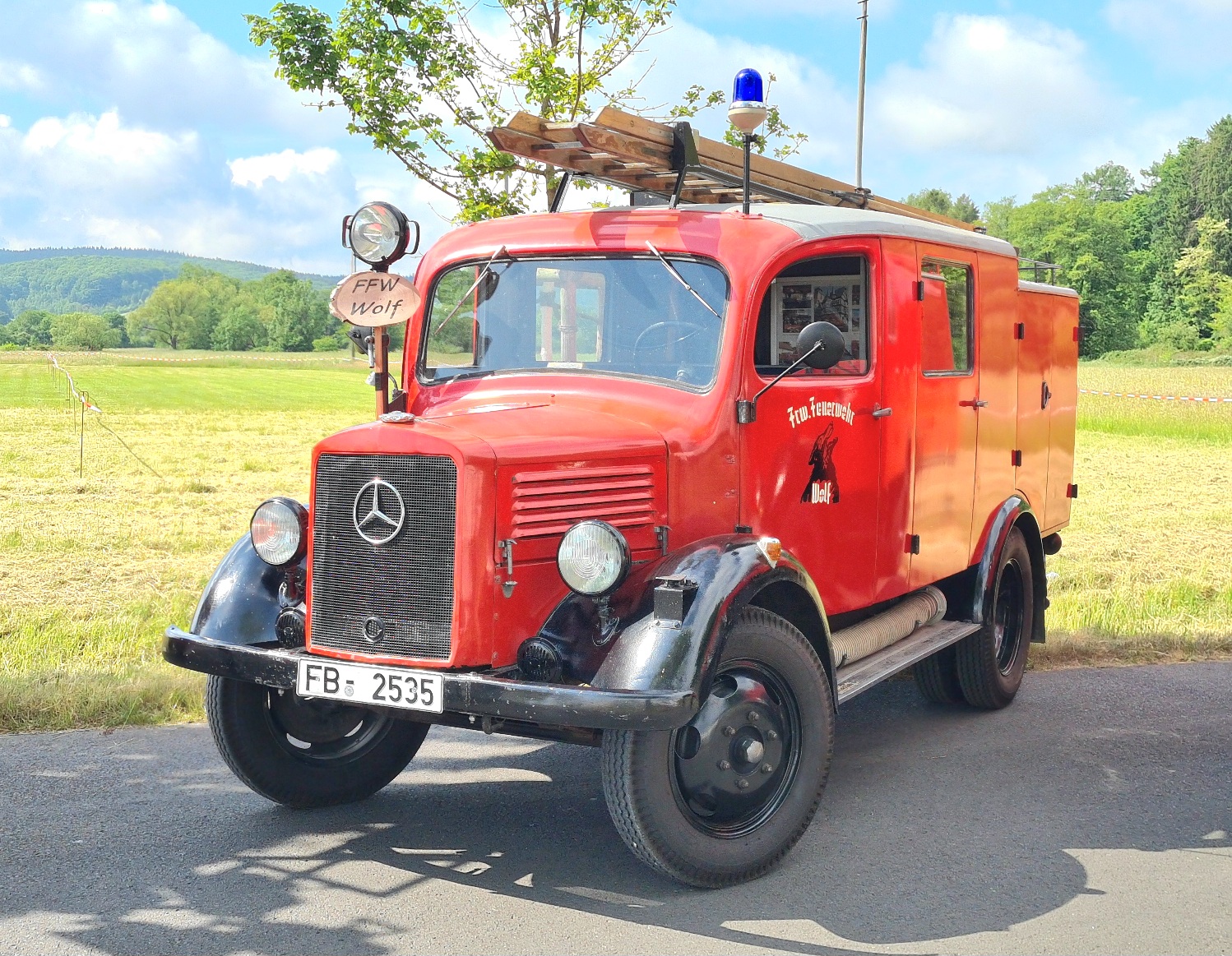 FB 2535, Mercedes-Benz L/LA-Series Trucks 