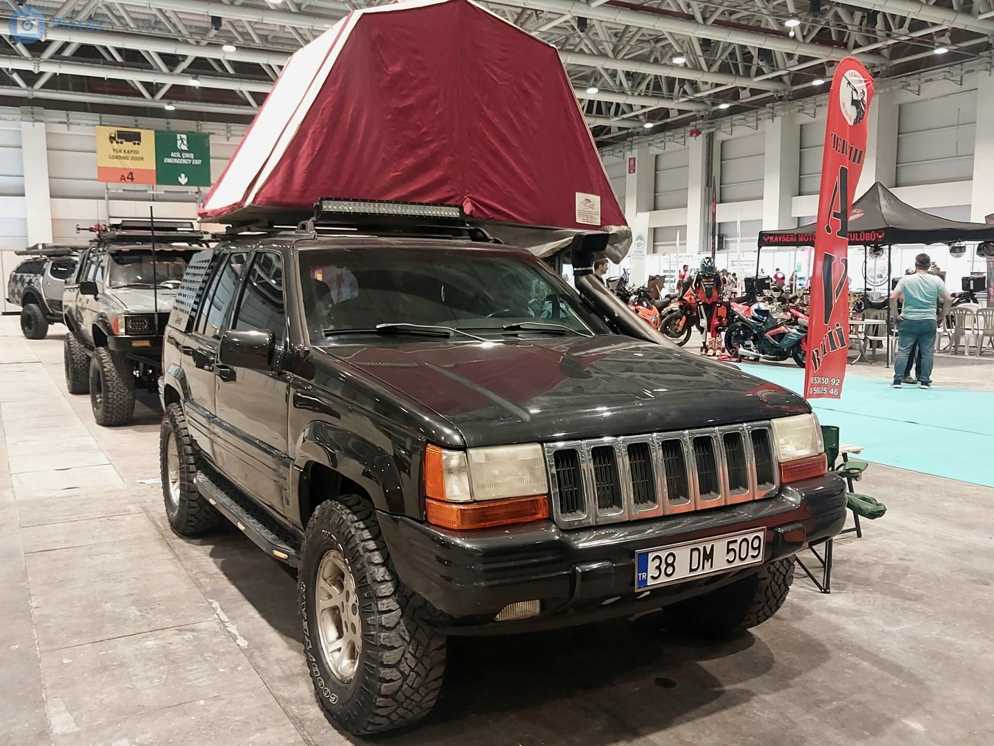38 DM 509, Jeep Grand Cherokee 1st gen (ZJ), 1993–1998