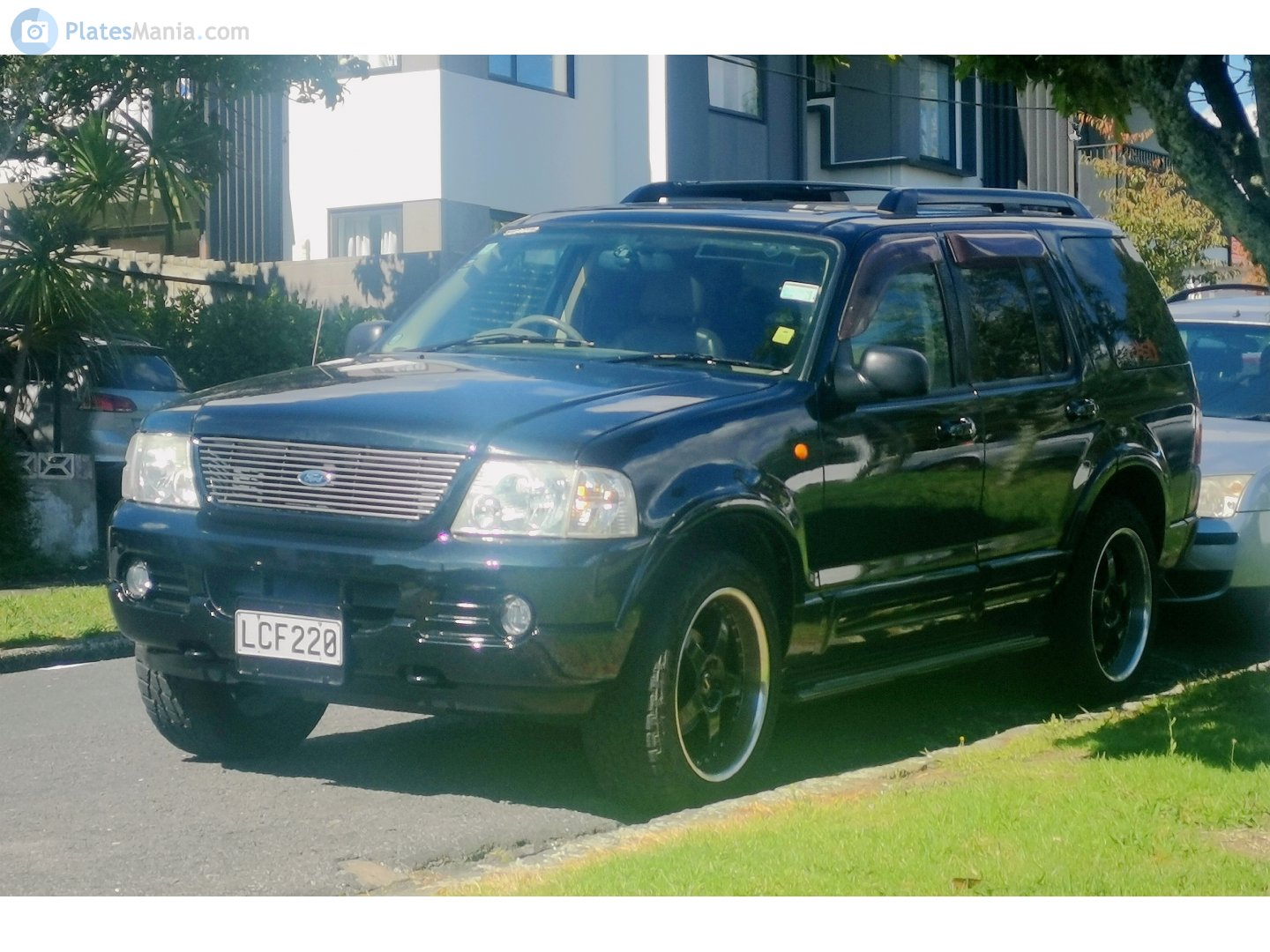 LCF220, Ford Explorer 3rd gen SUV (U152), 2000–2005