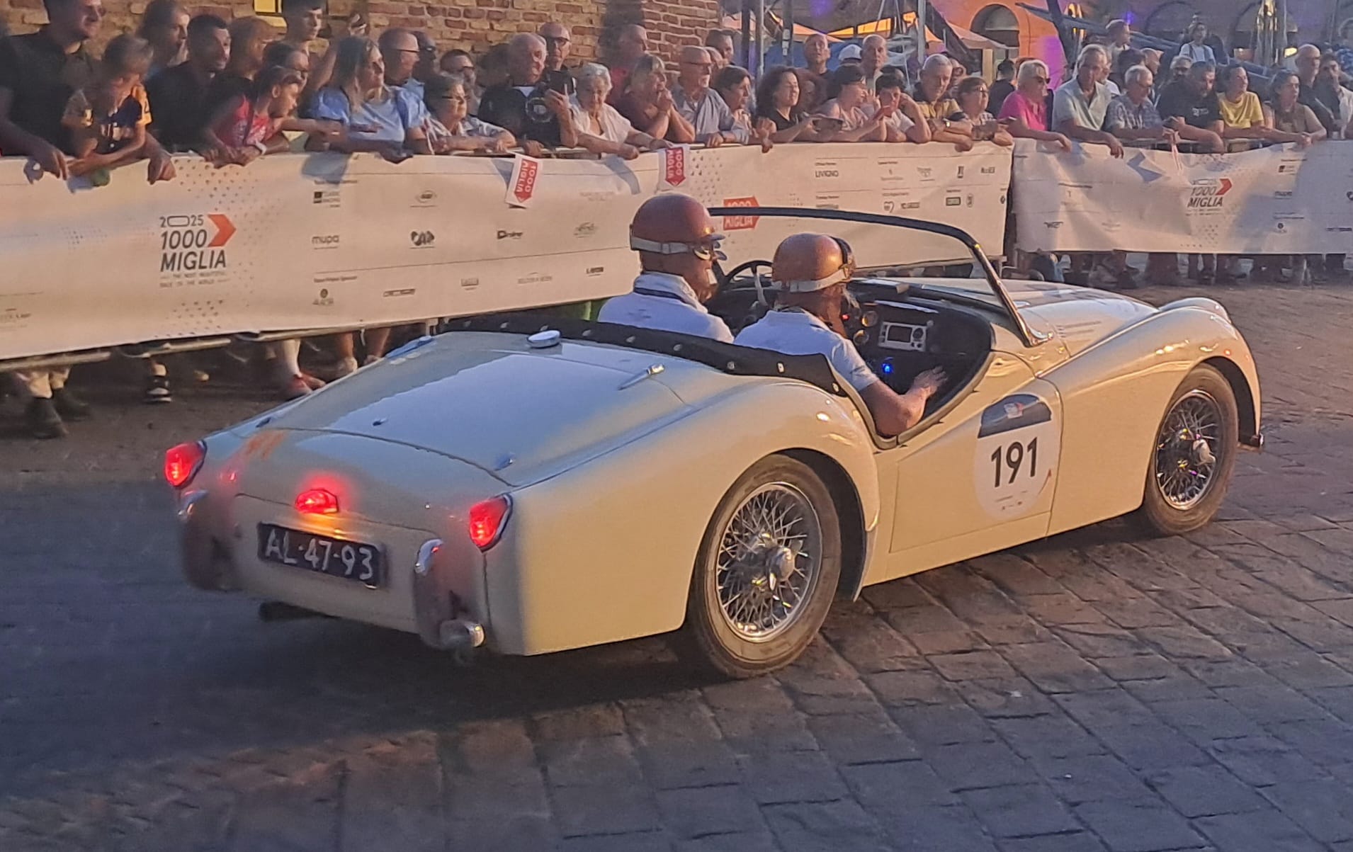AL-47-93, Triumph TR2 
