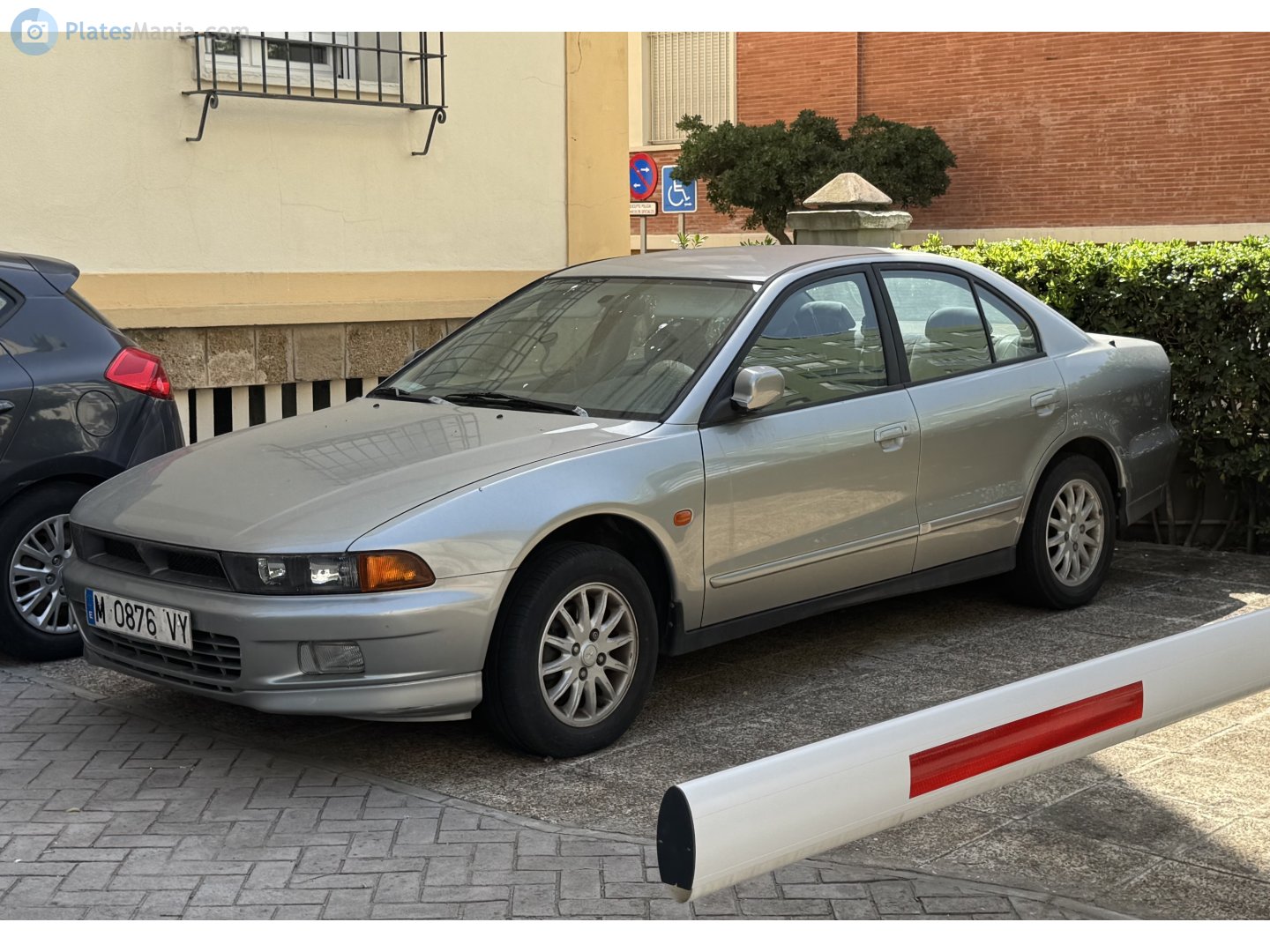 M 0876 VY, Mitsubishi Carisma 1st gen Liftback (DA2A), facelift, 1999–2004