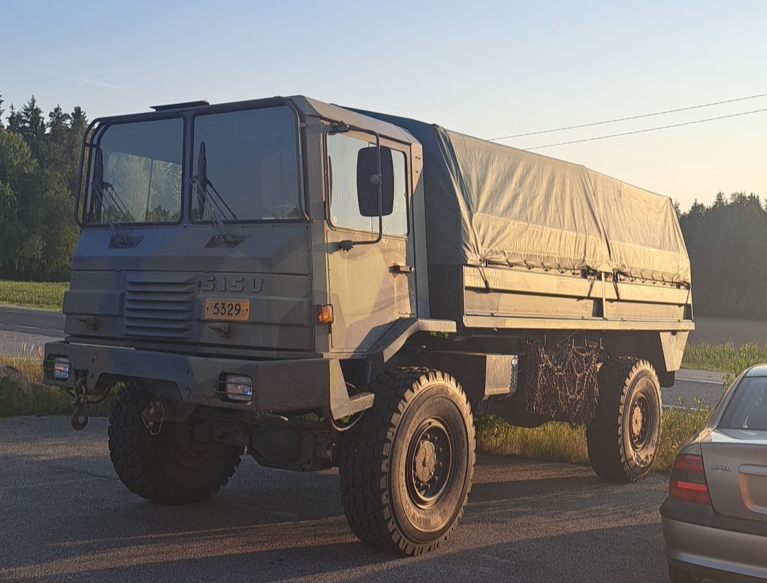 5329, Sisu 