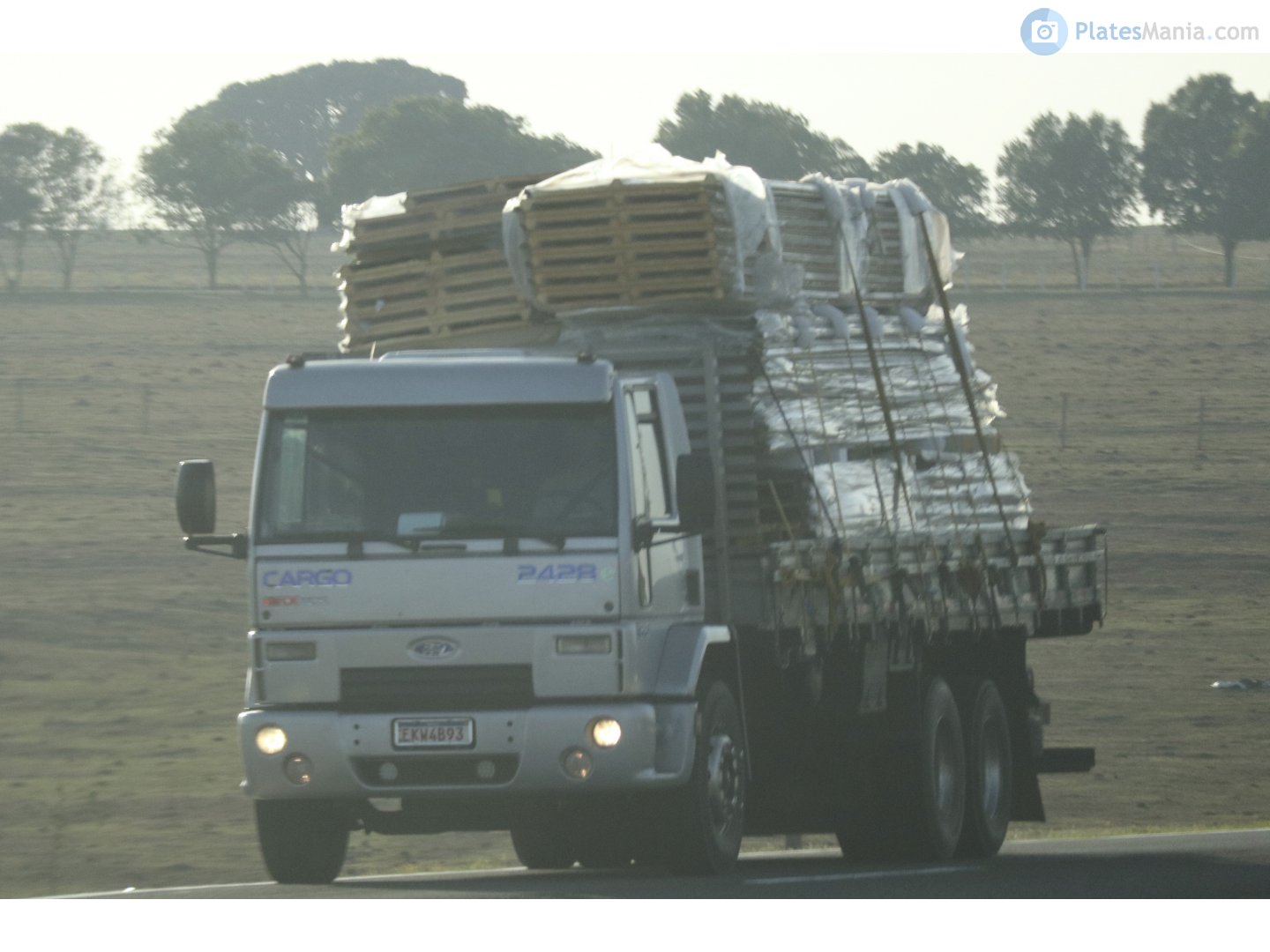 EKW4B93, Ford Cargo 1st gen Medium (LATAM-market), 1st facelift, 2001–2013