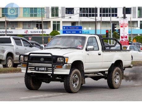 ST 8518 E, Toyota Hilux