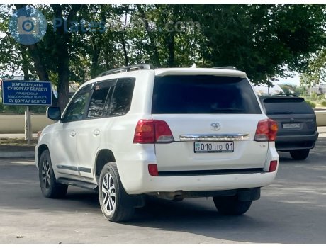 010 IIO 01, Toyota Land Cruiser