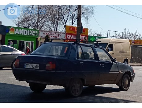 AT 1735 EM, ZAZ 1103 Славута