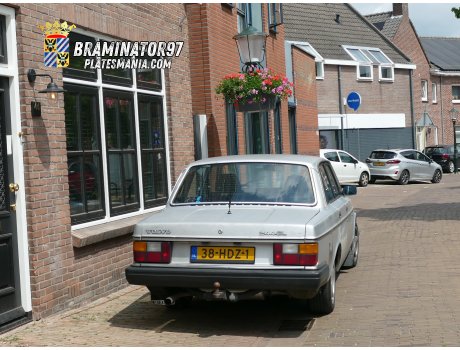 38-HDZ-1, Volvo 240-Series