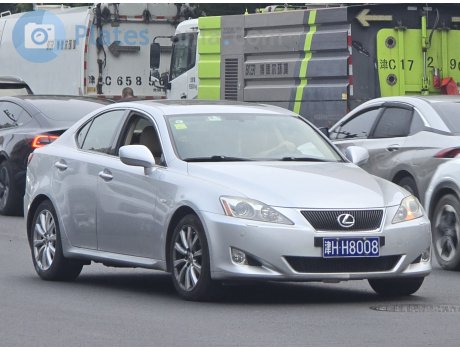 津H·H8008, Lexus IS