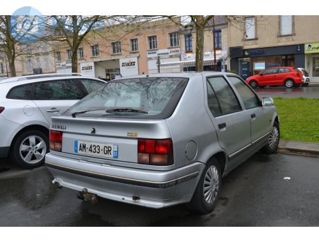 AM-433-GR, Renault 19