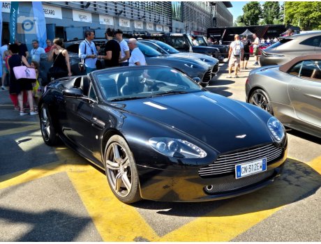GN 312 EW, Aston Martin V8 Vantage