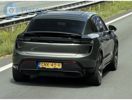GNK-40-H, Porsche Macan