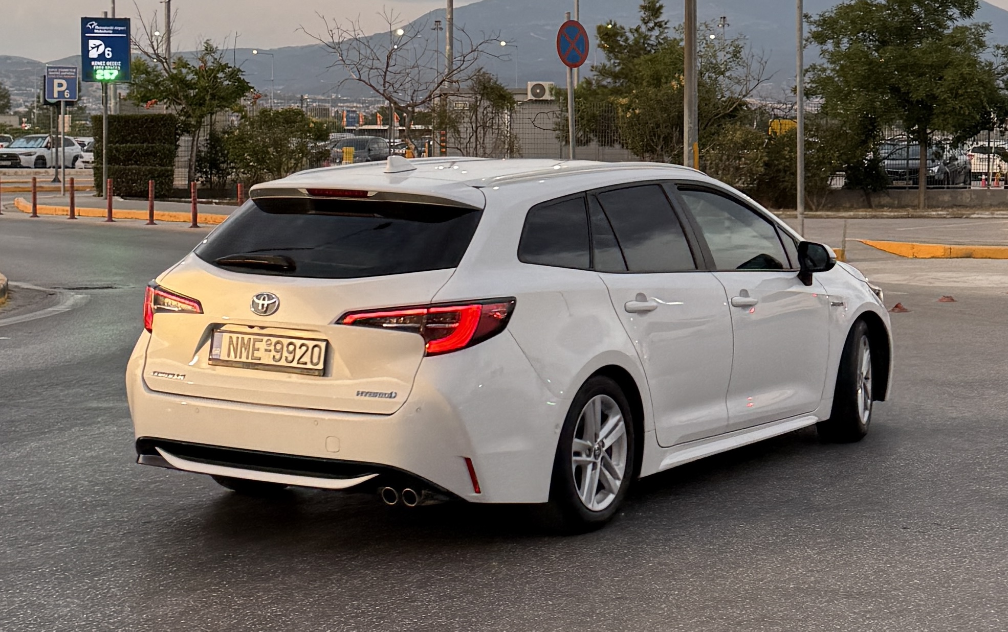 NME-9920, Toyota Corolla 12th gen Touring Sports (E210), 2019–