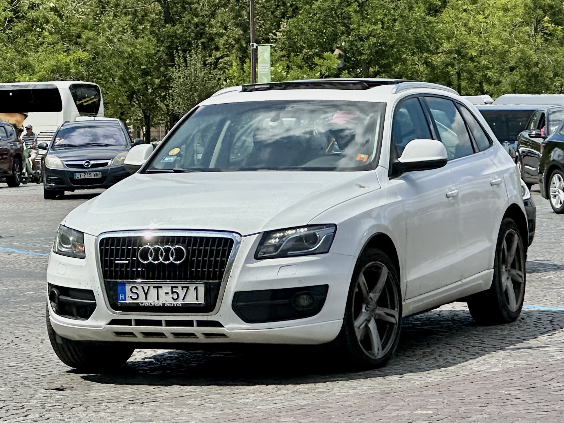 SYT-571, Audi Q5 1st gen (8RB), 2008–2017