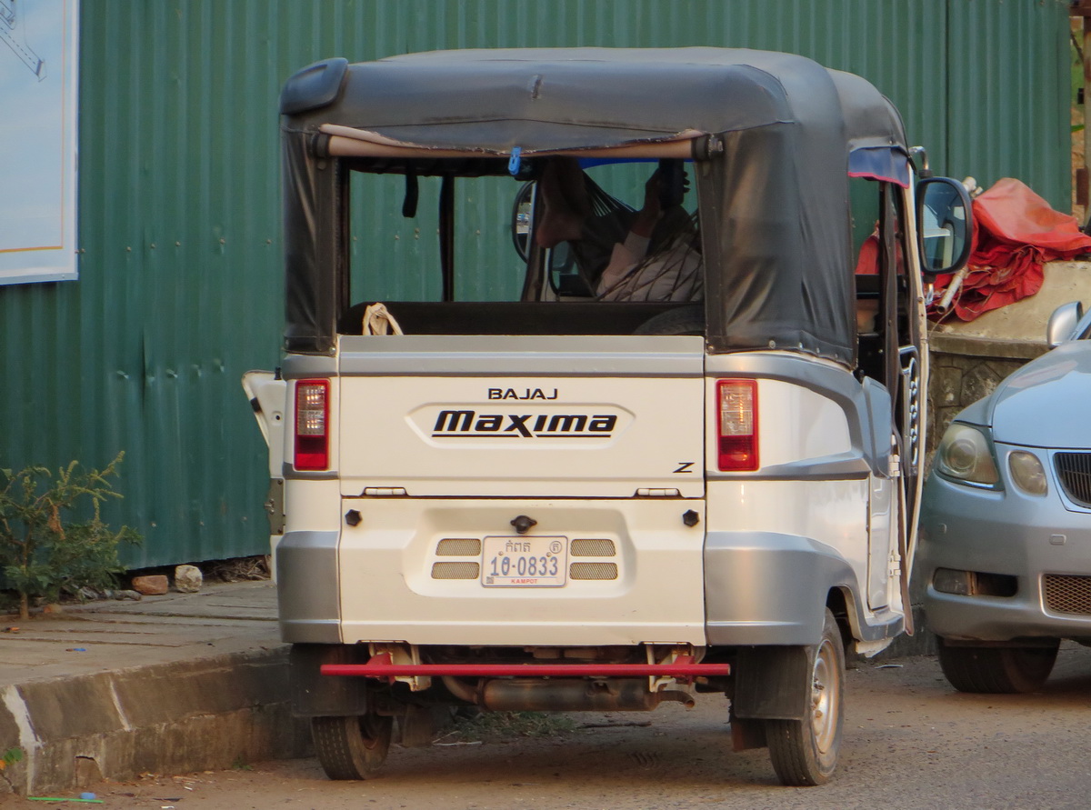 1O-0833, Bajaj Maxima 