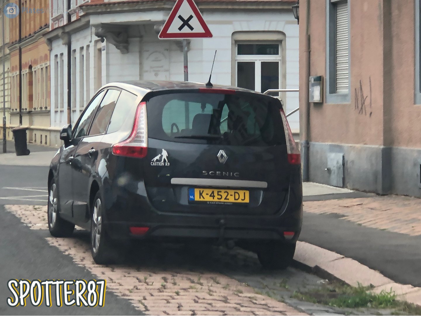 K-452-DJ, Renault Scénic 