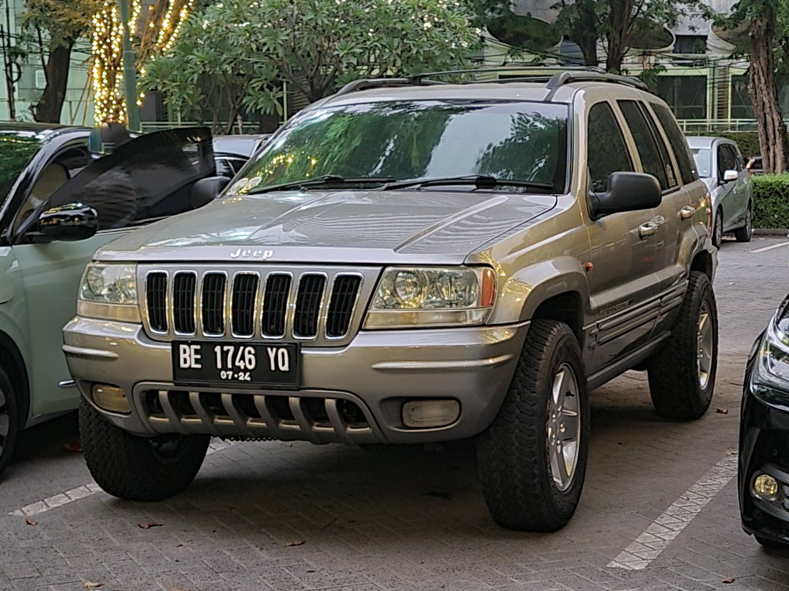 BE 1746 YQ, Jeep Grand Cherokee 2nd gen (WJ), 1998–2005