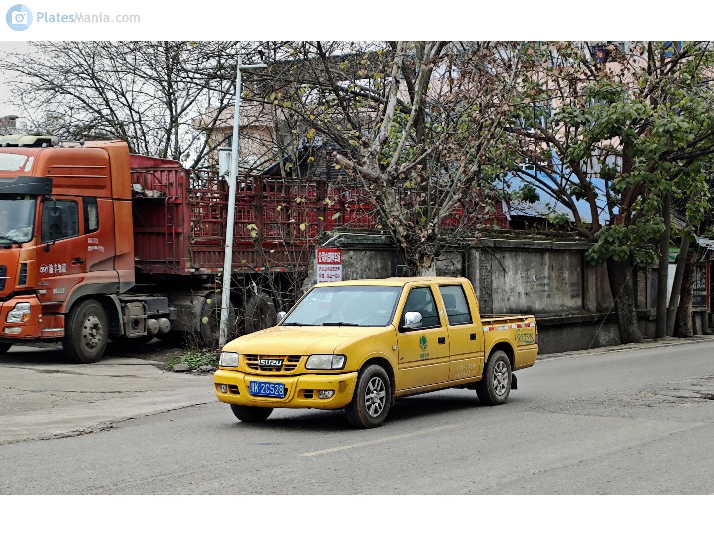 川K·2C528, Isuzu TF 