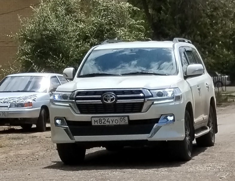 м 824 уо 05, Toyota Land Cruiser 200 (J200), 2nd facelift, 2015–2021