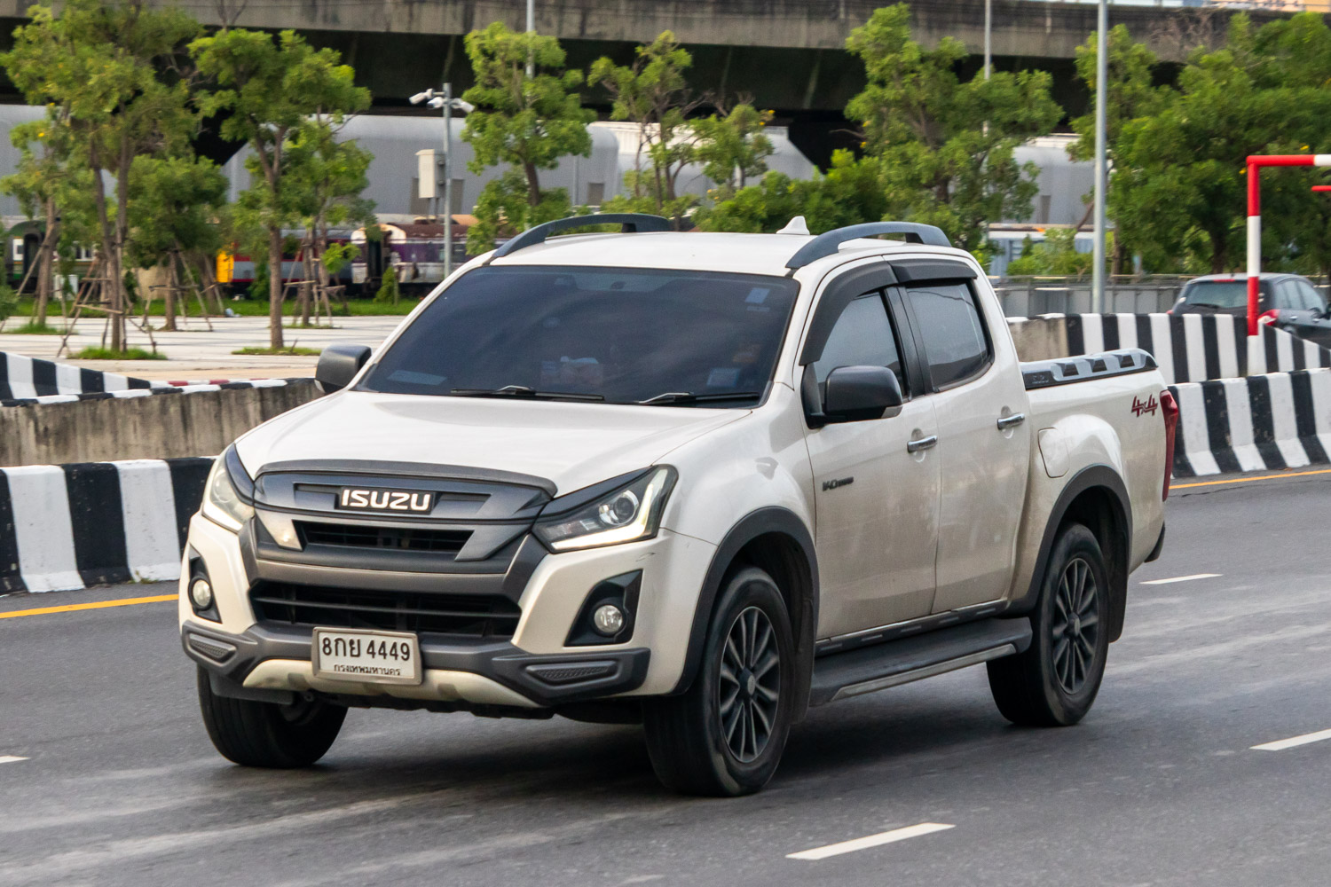 8กย 4449, Isuzu D-Max 2nd gen (RT50), 2011–2021