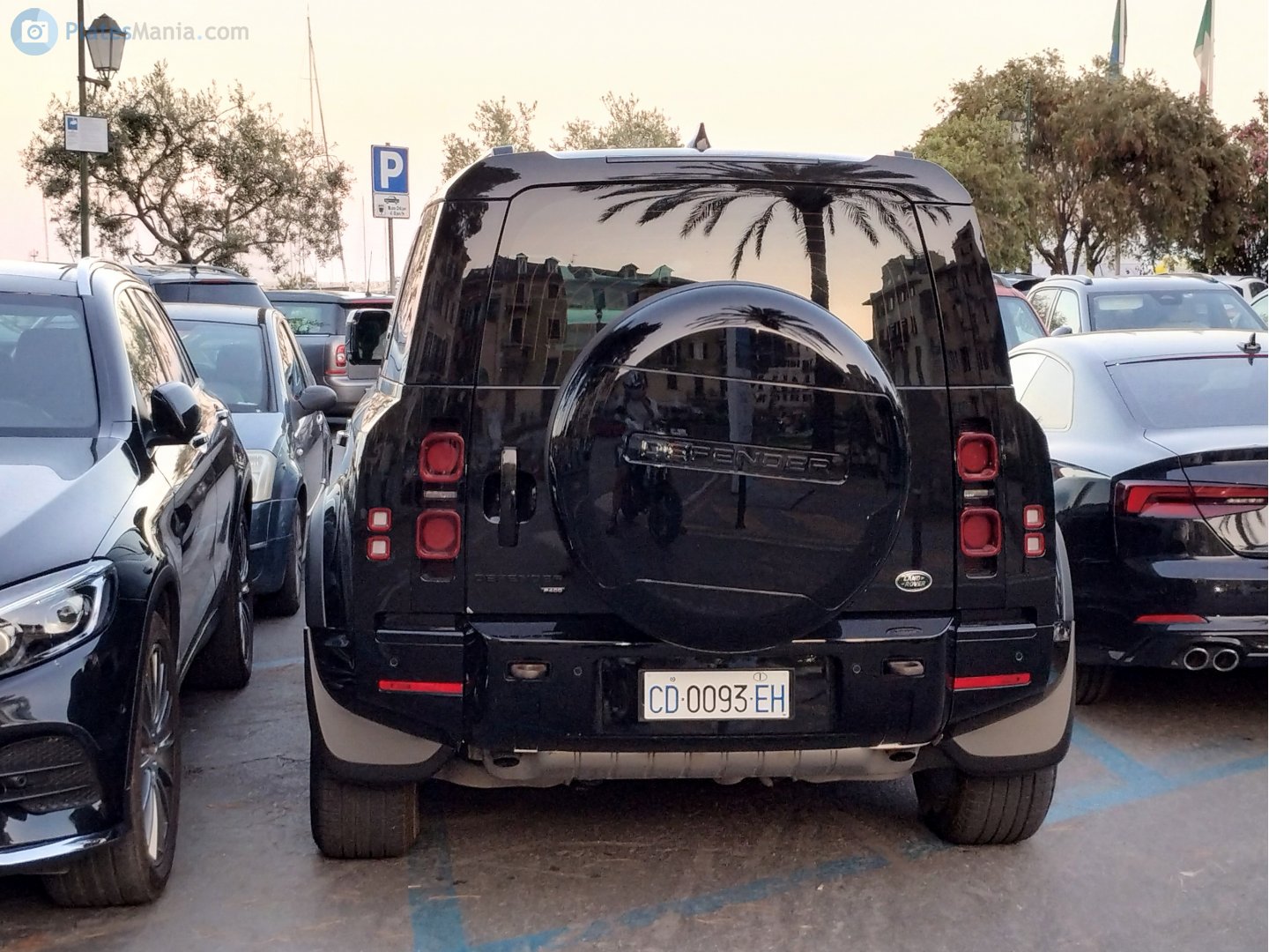 CD 0093 EH, Land Rover Defender 2nd gen 110