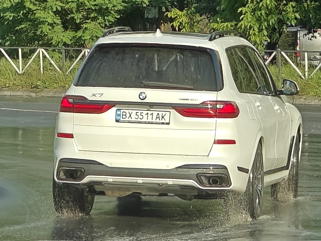 BX 5511 AK, BMW X7 