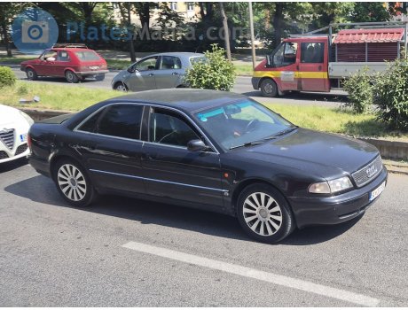 SK 3713 BL, Audi A8