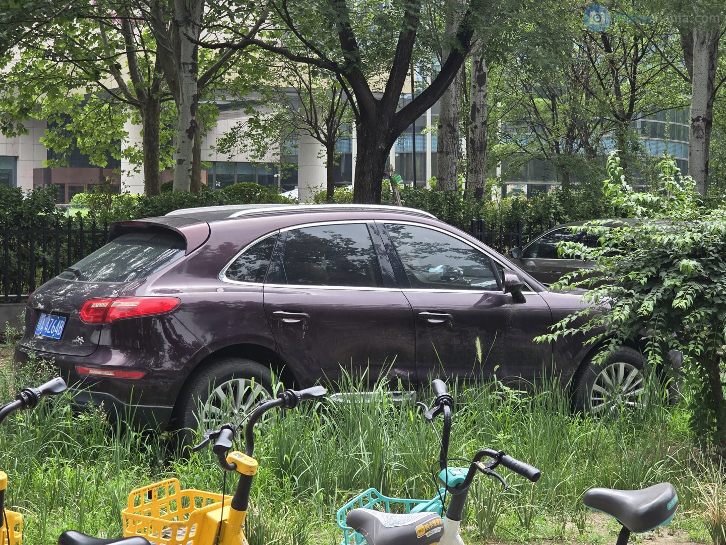 鄂A·4Z64B, Zotye SR9 