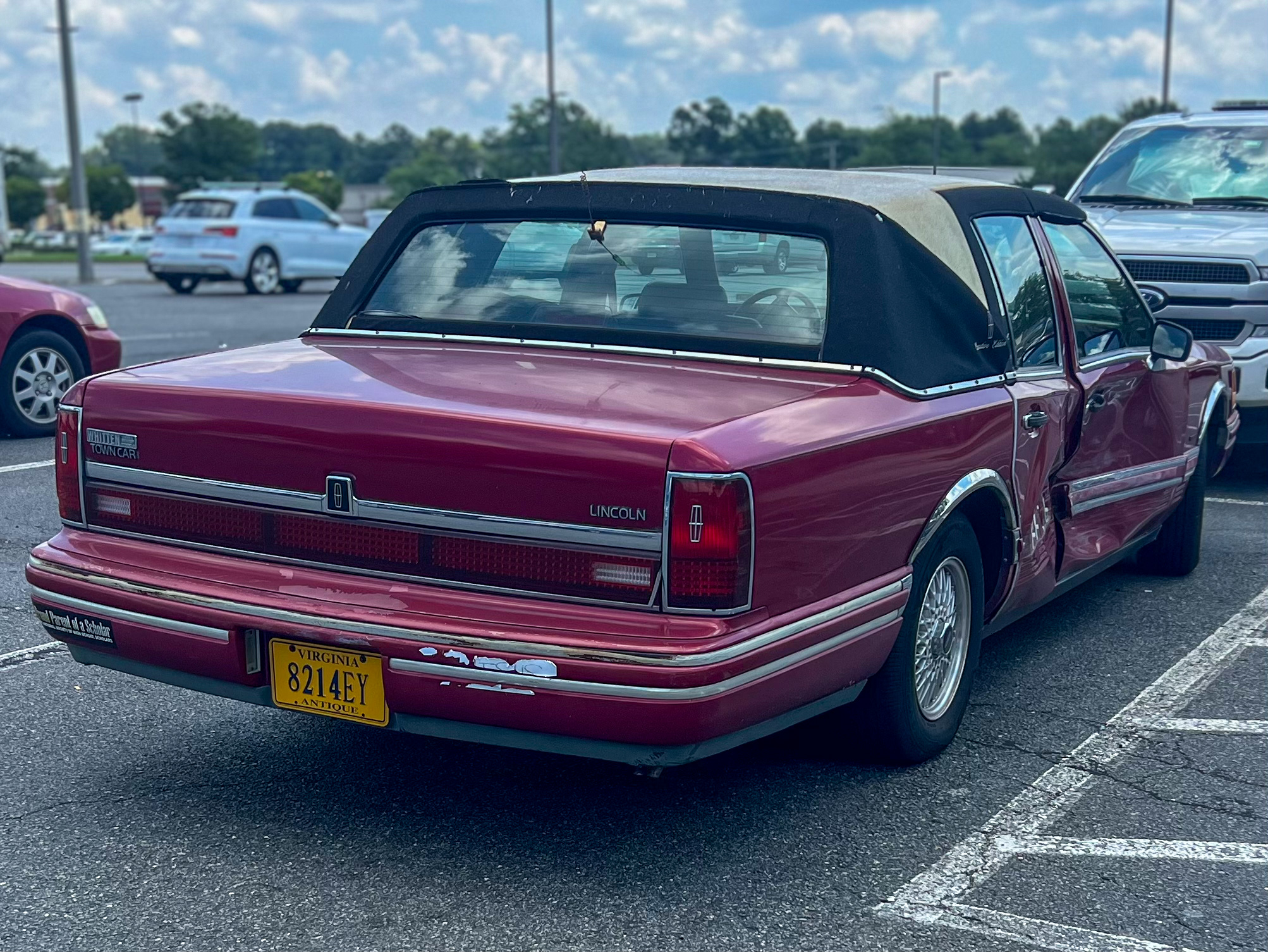 8214EY, Lincoln Town Car 2nd gen (FN36/116), 1989–1997
