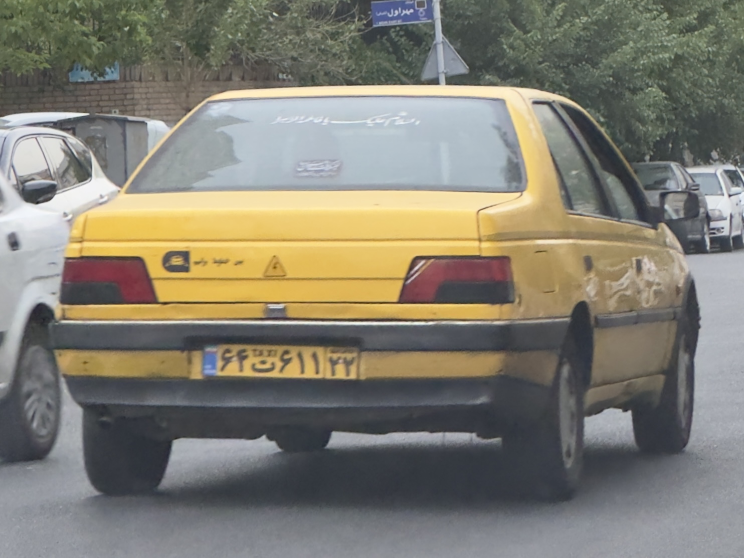۶۴ت۶۱۱ ۲۲, Peugeot 405 1st gen Sedan (D6/D7), 1987–1996 (2019– for AZ-market)
