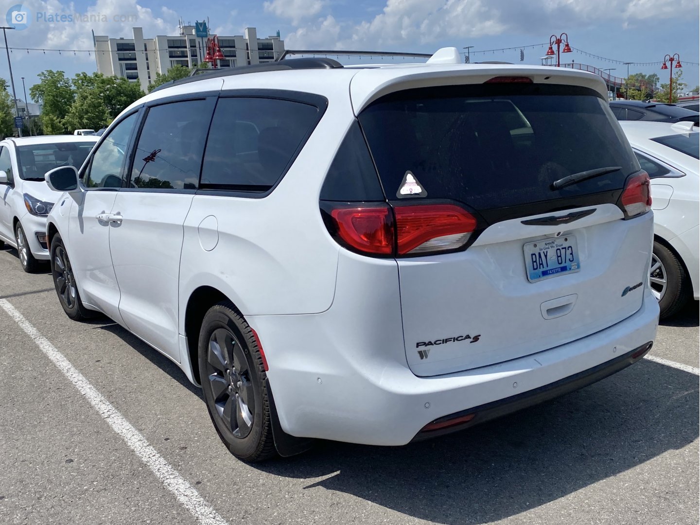 BAY 873, Chrysler Pacifica 2nd gen Minivan (RU), 2016–2020