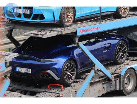 2TU 0688, Aston Martin Vantage