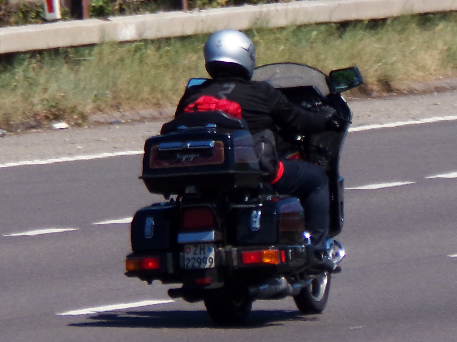 ZH 22999, Kawasaki Voyager 1st gen Voyager 1300 Six (ZN1300), 1983–1989