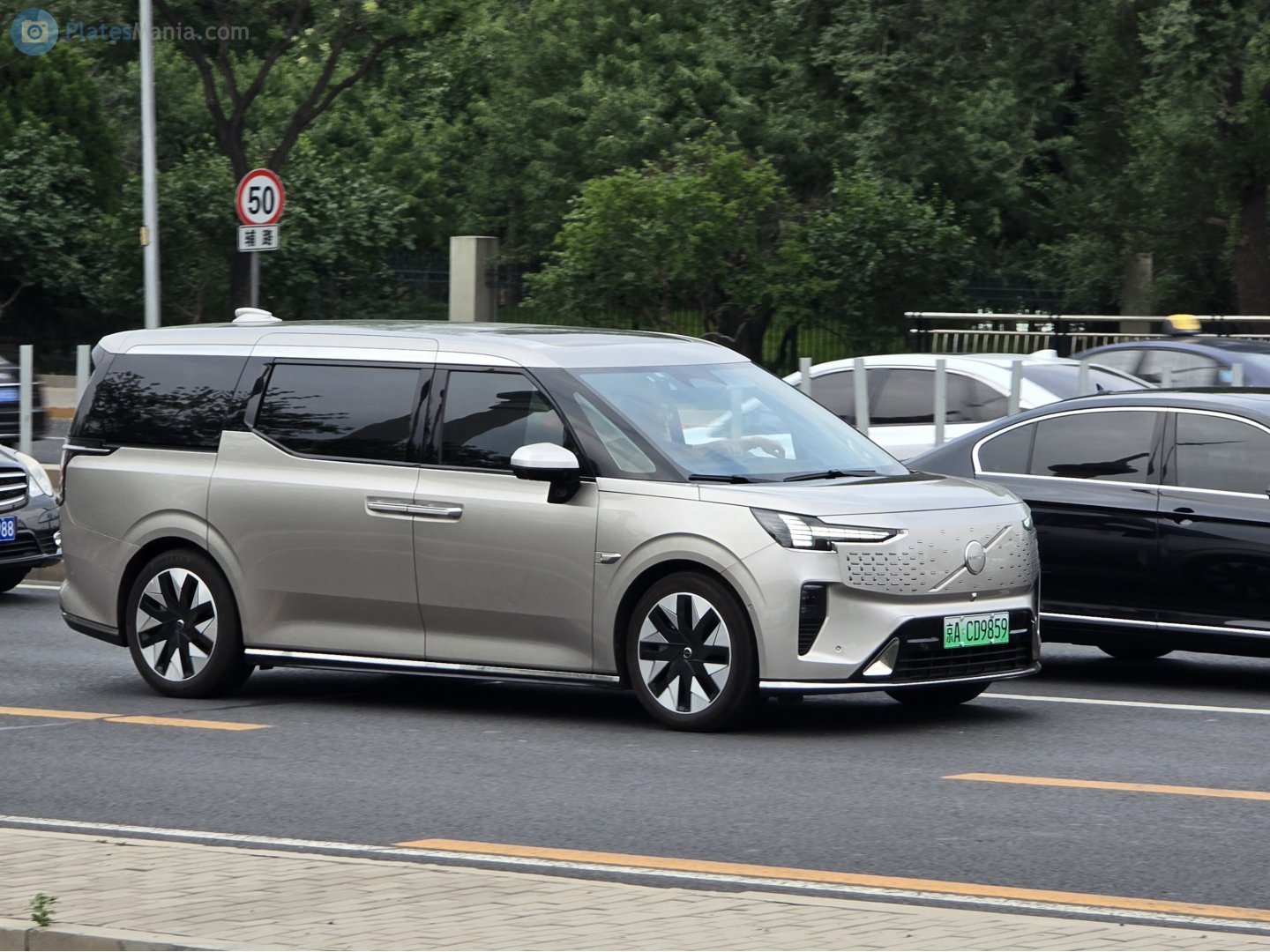 京A·CD9859, Volvo EM90 1st gen, 2023–