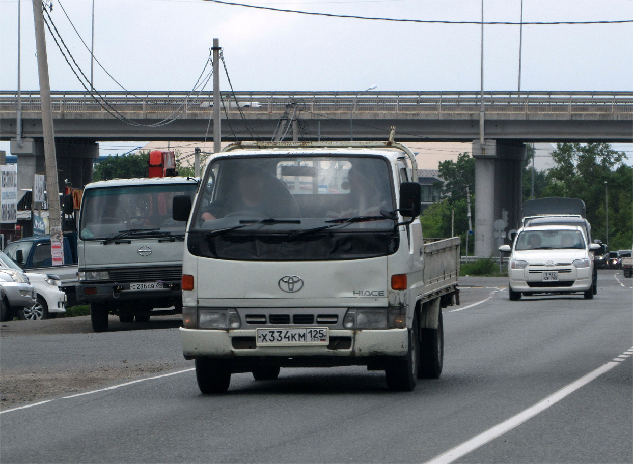 х 334 км 125, Toyota HiAce 4th gen Truck (Y100), 1995–2002