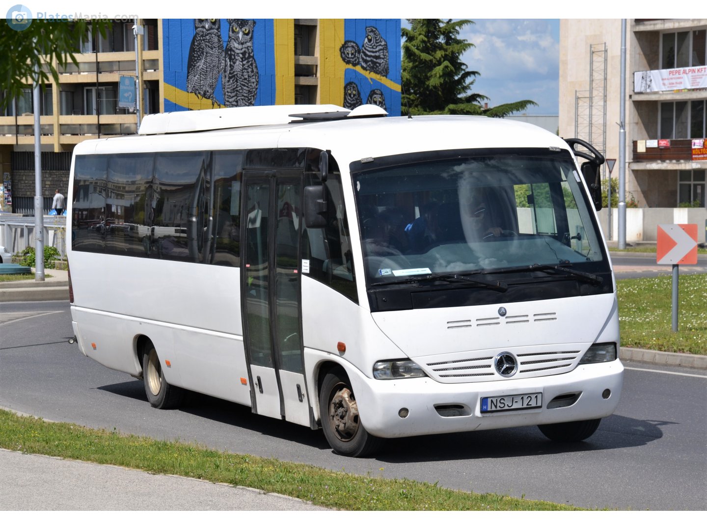 NSJ-121, Mercedes-Benz Medio 