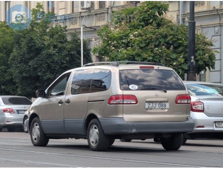 ZJJ 088, Toyota Sienna