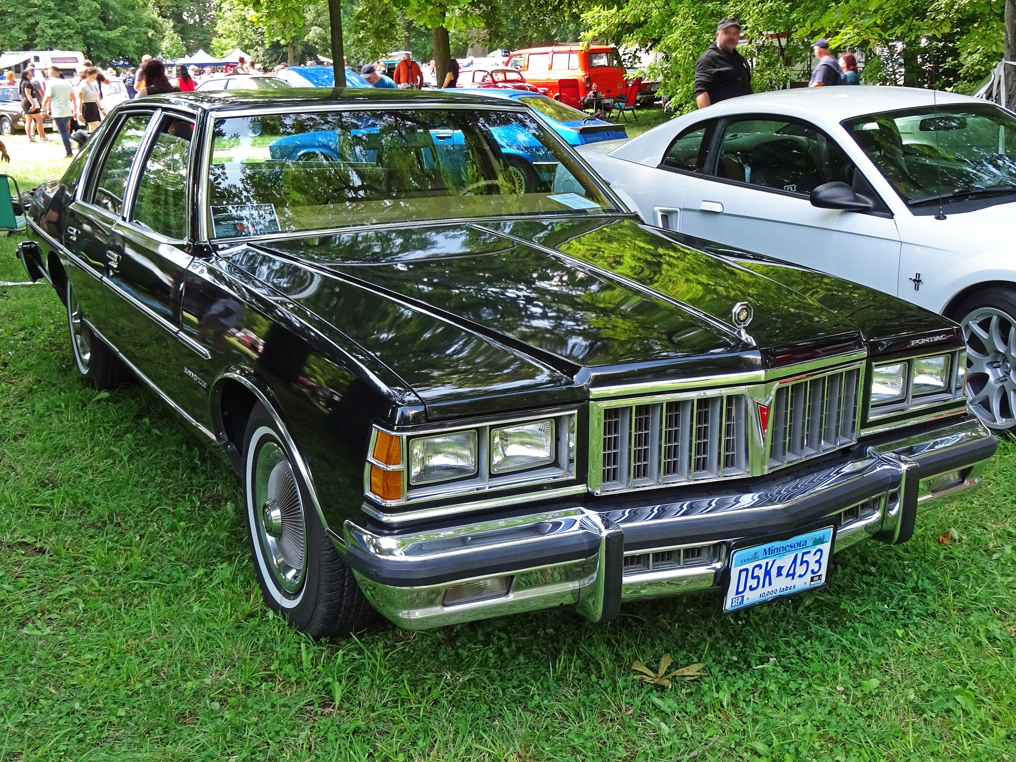 DSK-453, Pontiac Bonneville 6th gen 4-door Sedan (69; B-body), 1976–1981