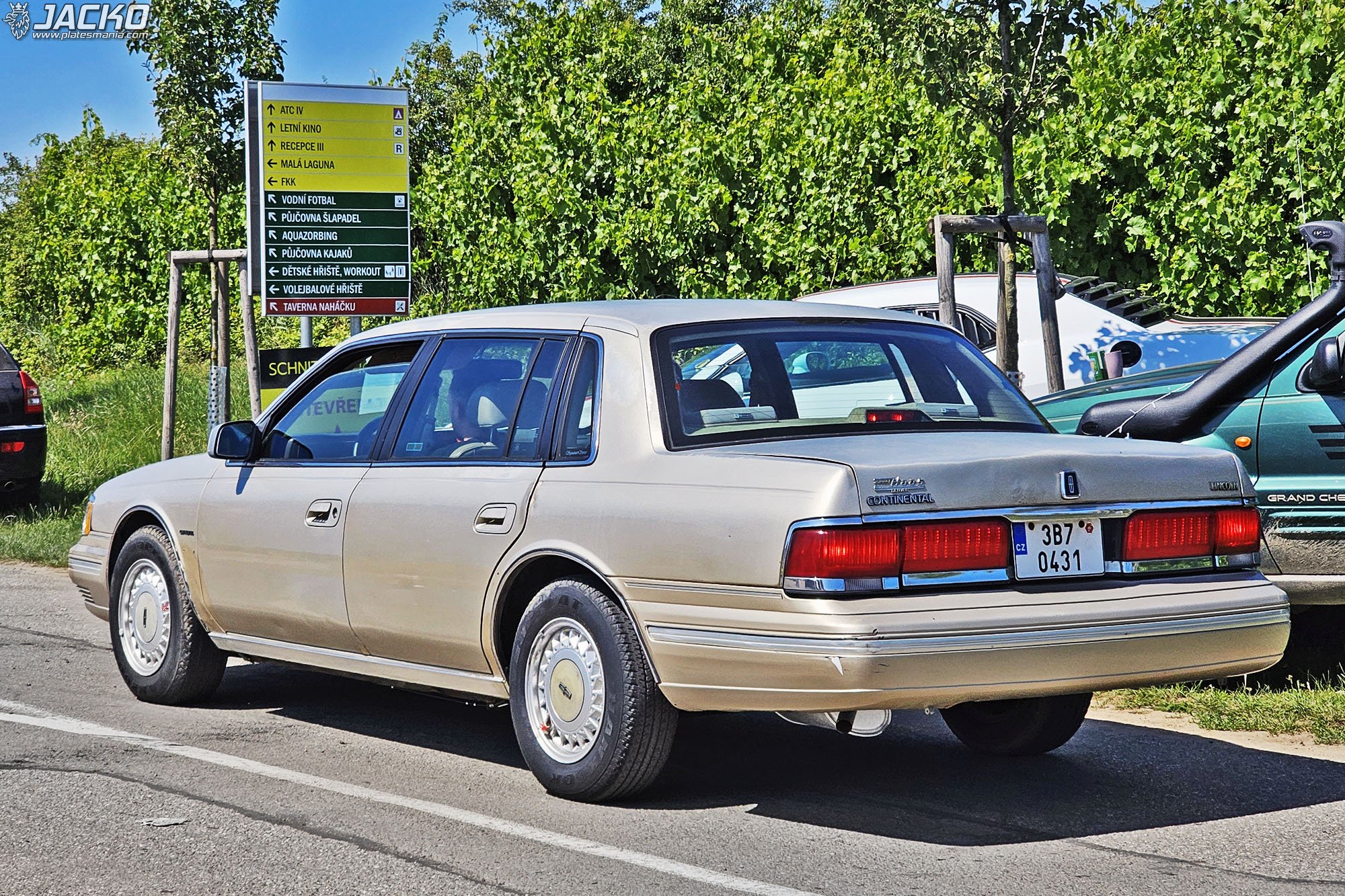 3B7 0431, Lincoln Continental 8th gen (54; FN9), 1987–1994