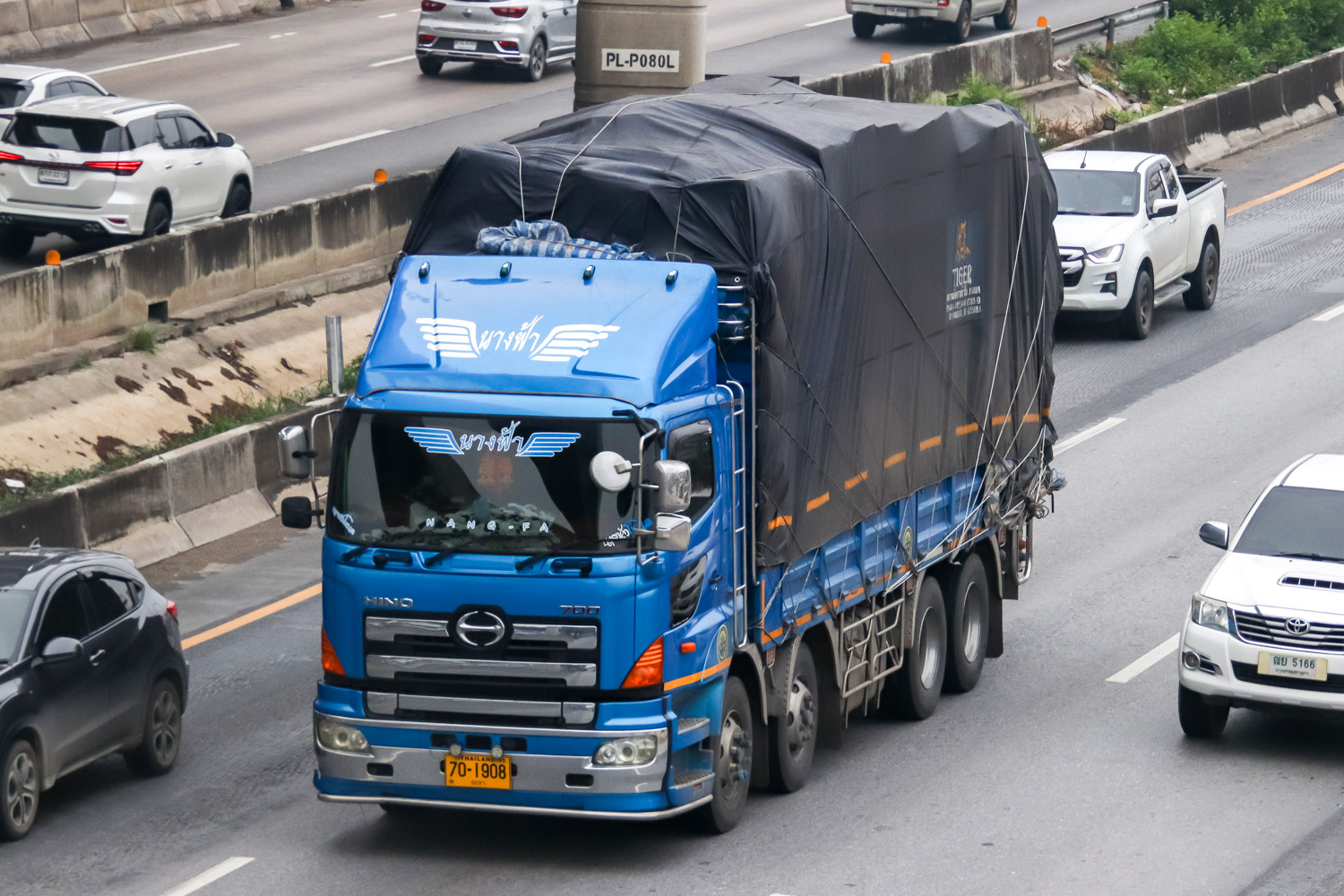 70-1908, Hino 700 Series 