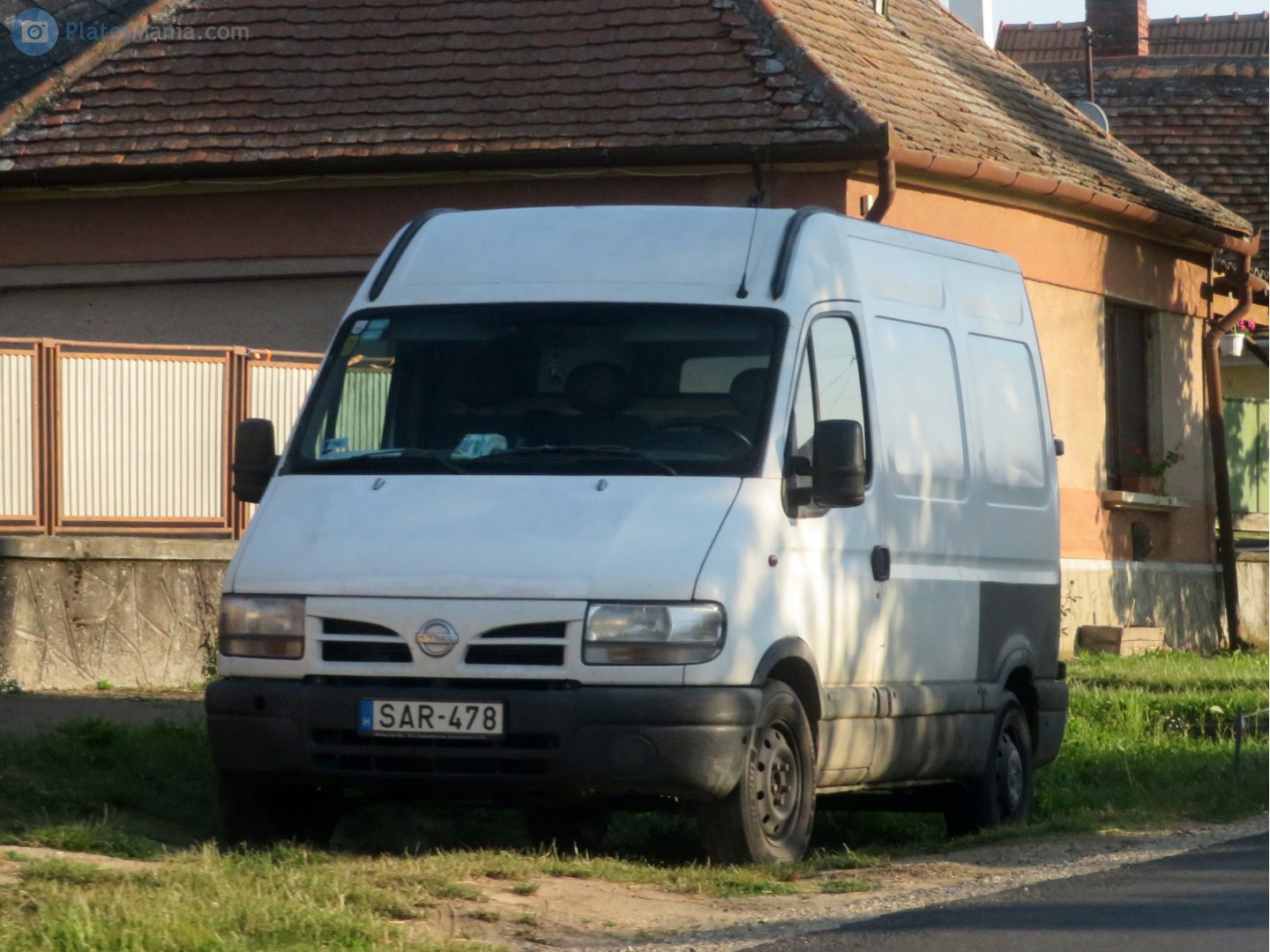 SAR-478, Nissan Interstar 1st gen Van (X70), 2001–2003
