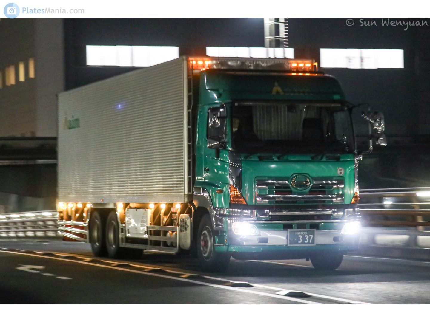 川崎 830 い 337, Hino Profia 2nd gen, 2003– (1st gen were sold as Hino Super Dolphin Profia)