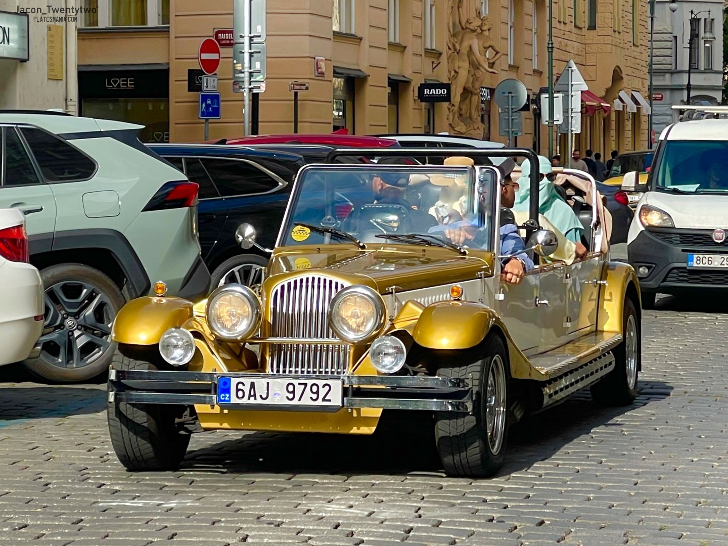 6AJ 9792, Cars (2001) 