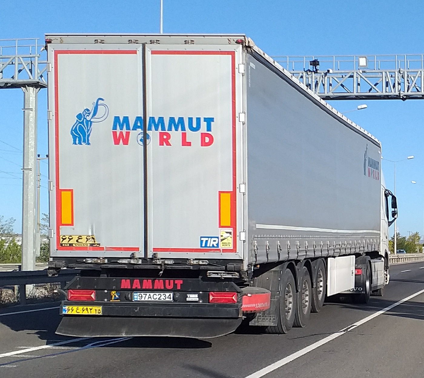 ۶۶ع۶۹۲ ۱۵, Mammut Trailer 