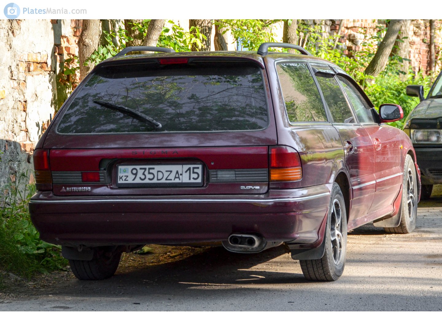 935 DZA 15, Mitsubishi Sigma 4th gen Wagon (F10/F20/F07W), 1992–1996